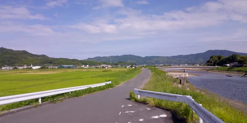 Strolling Around a Nearby Rural Area and Thinking About People’s Lives