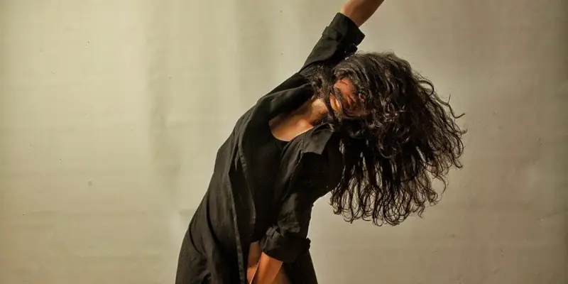 Expressing Ourselves vs. Succeeding in Business: A Strategy for Those Who Live Frugally Without Social Status