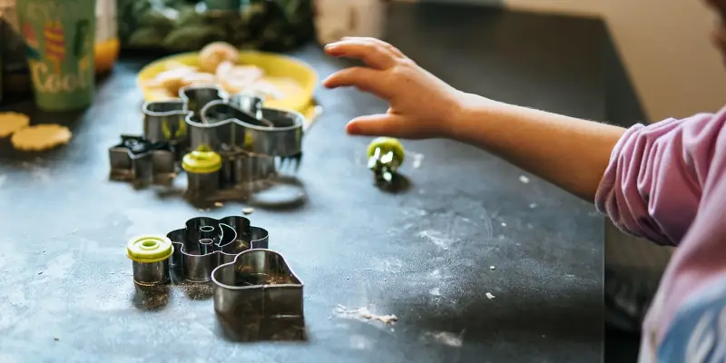Introducing Strange Tools and Ingredients at the Pastry Shop